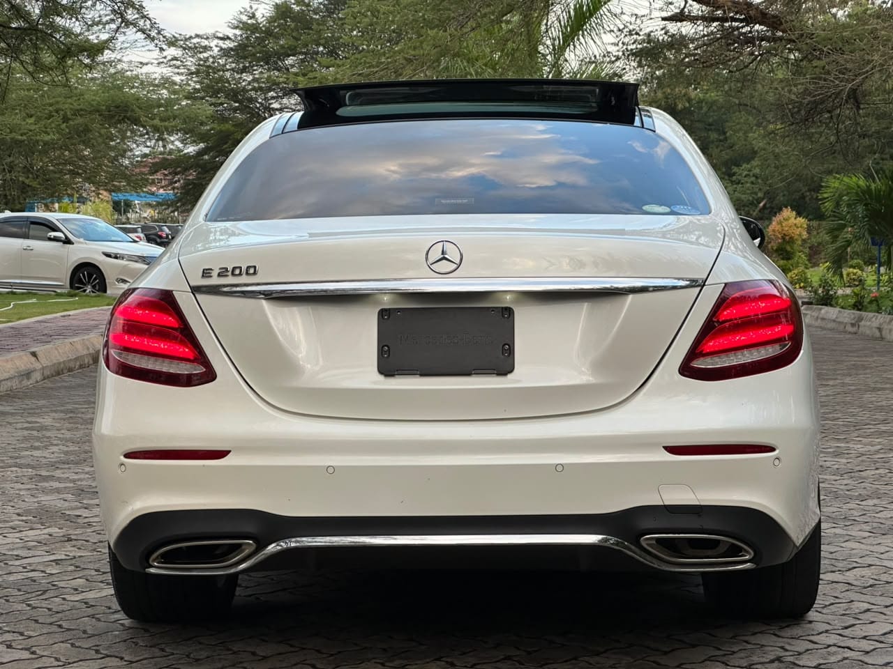 Mercedes-Benz thumbnail 9